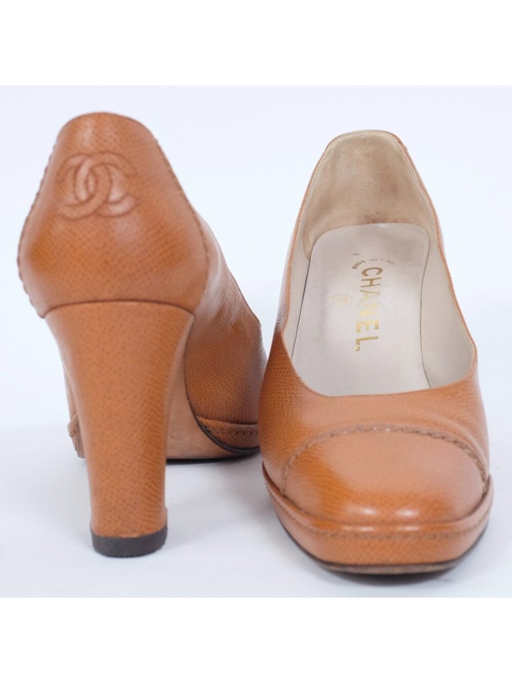 Vintage CHANEL shoes pumps 35 US 5 CC logo toe cap brown leather platform
